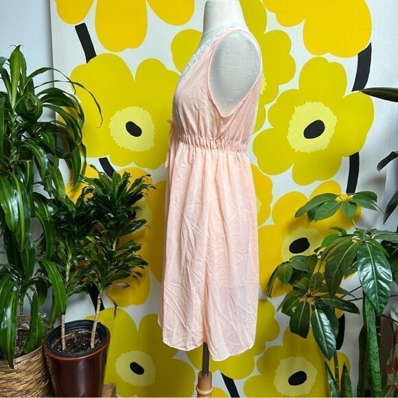 Lovely Vintage 1960s Peach Lace Trim Pin-Up Nylon Slip Nightgown - Picture 2 of 8